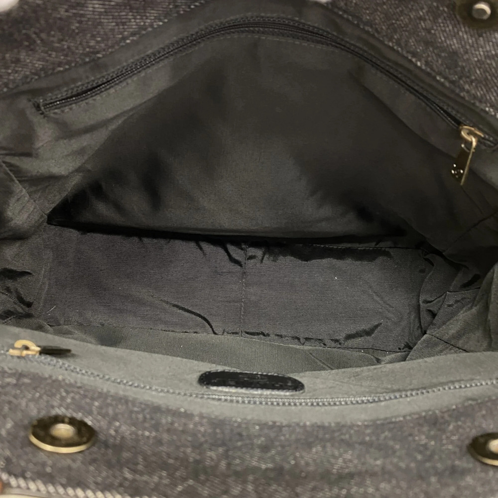 CHANEL Black Tote Bag - Picture 4 of 11